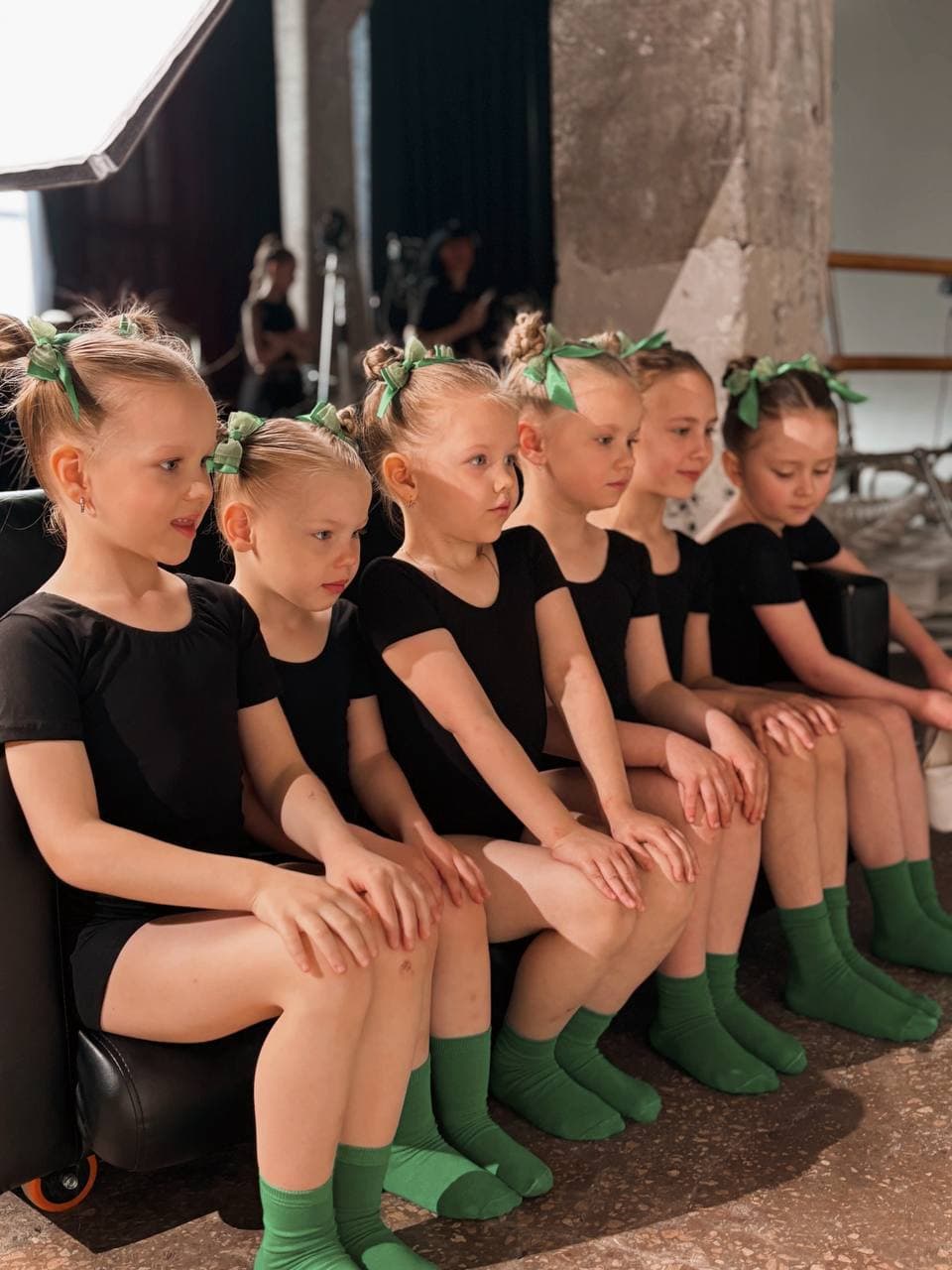 Дети в танцевальном классе студии